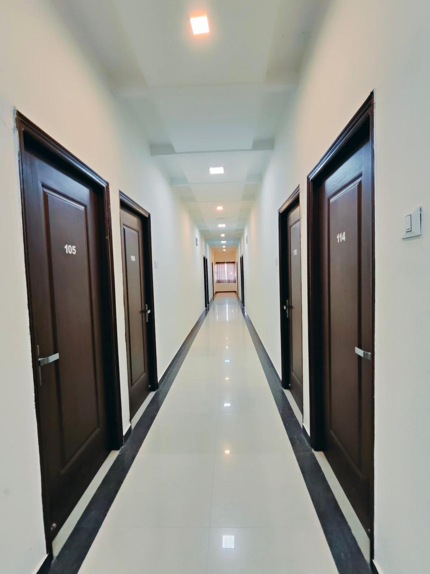 Hotel Heritage Palace ภุช ภายนอก รูปภาพ