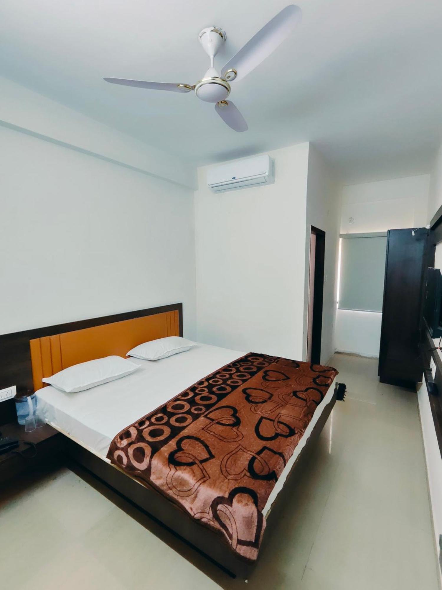 Hotel Heritage Palace ภุช ภายนอก รูปภาพ
