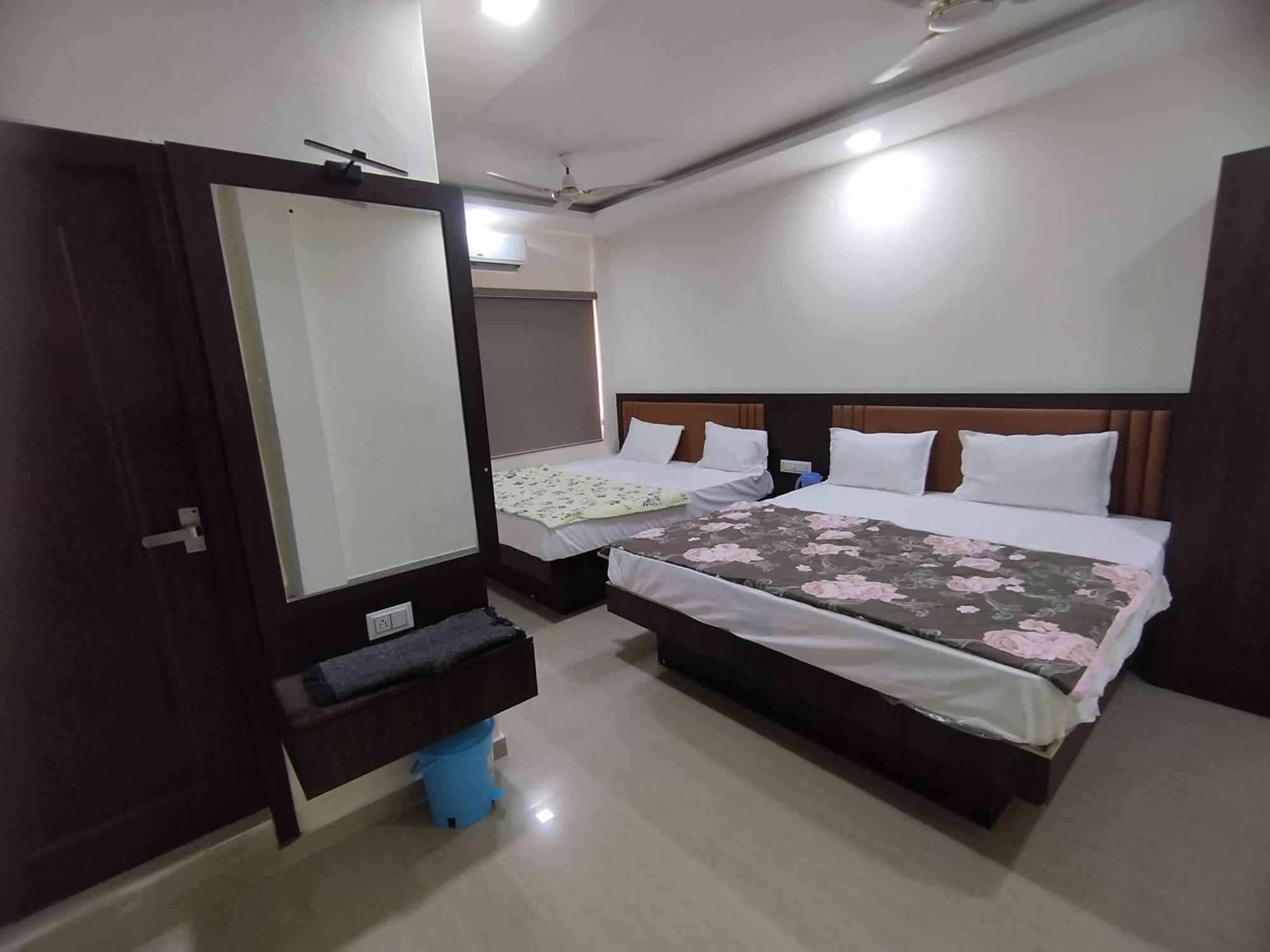 Hotel Heritage Palace ภุช ภายนอก รูปภาพ